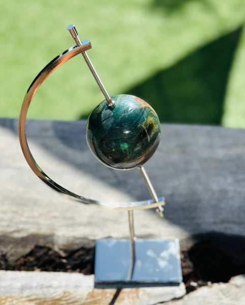 Metal Globe Stand Silver